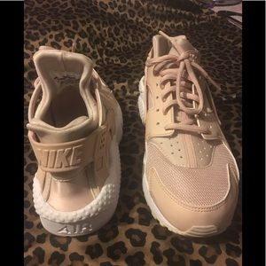 Nike air pink huarache sneaker